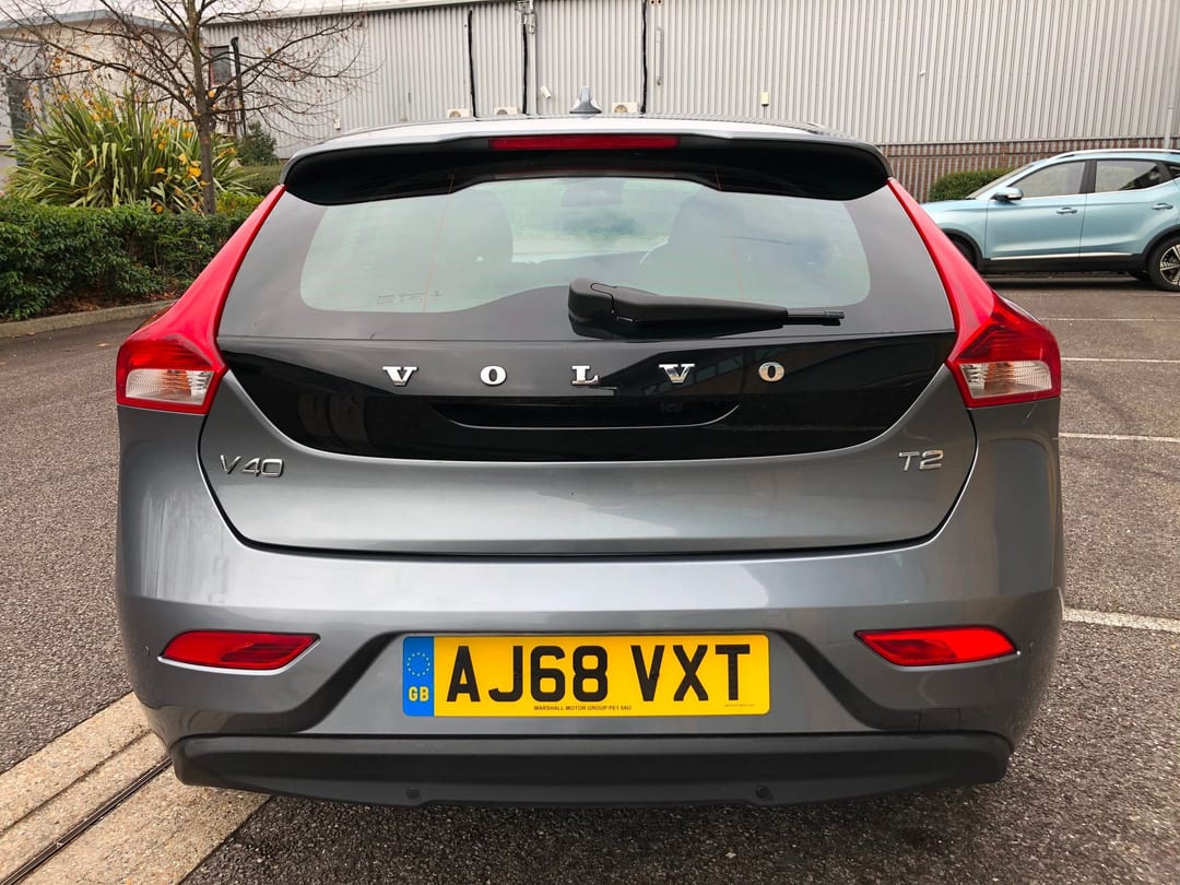 2019 Volvo V40 Momentum Nav Plus