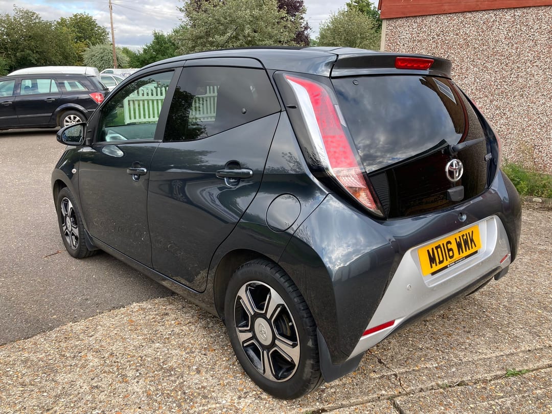 2016 Toyota Aygo X-Clusiv 2