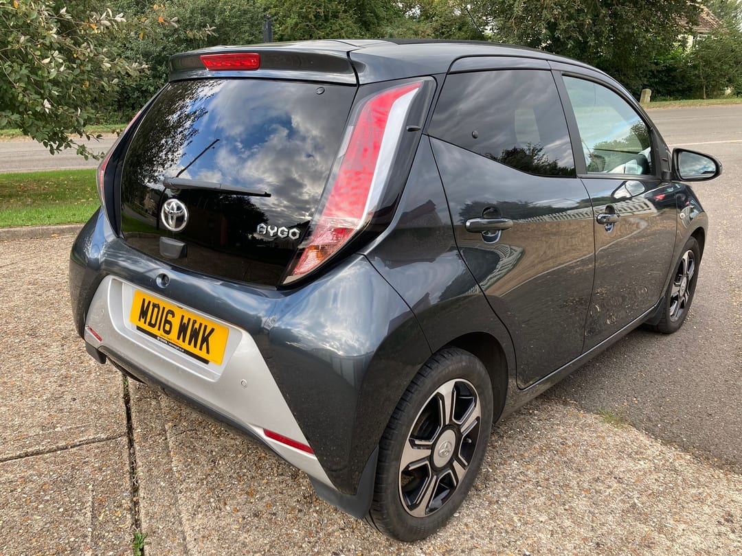 2016 Toyota Aygo X-Clusiv 2