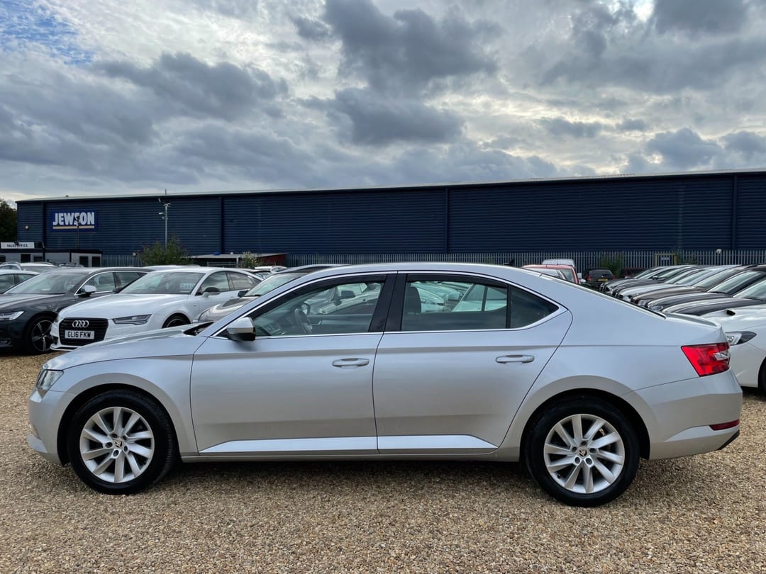 2017 Skoda Superb SE